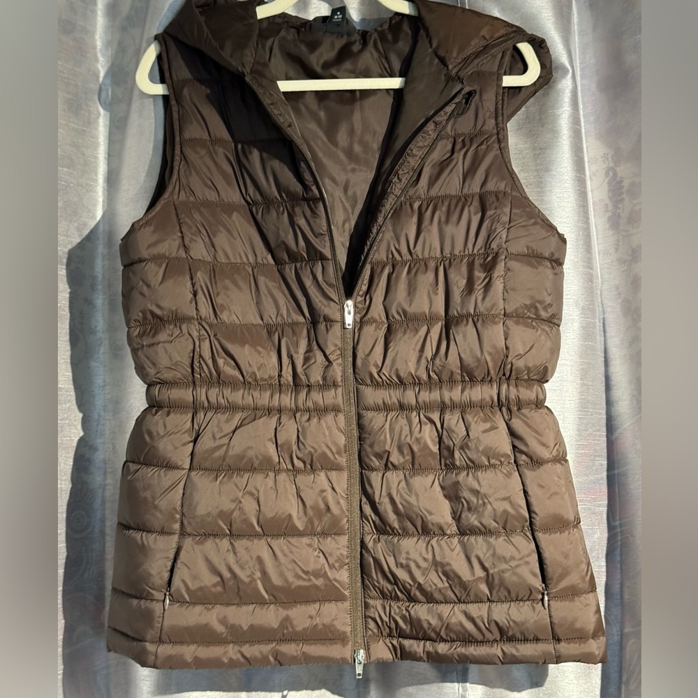 Swiss tech Brown puffy vest- zipper, drawstring and hood